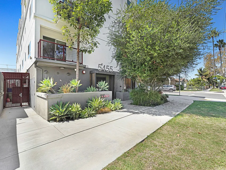 5455 Inglewood Blvd.
