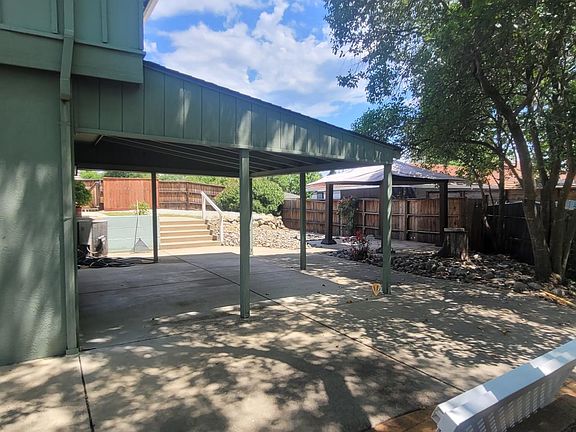 3rd image of 3868 Yellowstone Ln