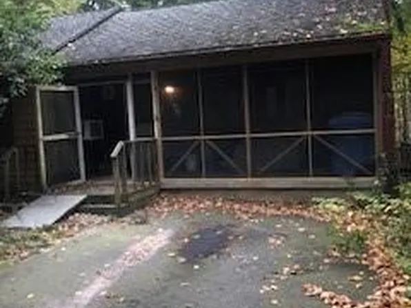 16 Gordon Street, Simsbury, CT 06070