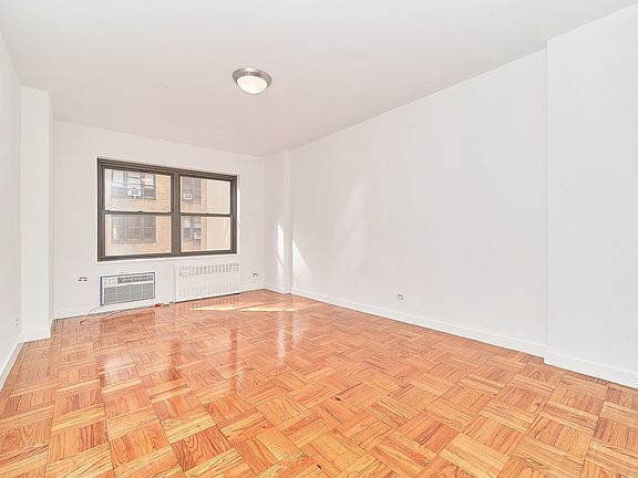4th image of 412 E 55th St APT 4c