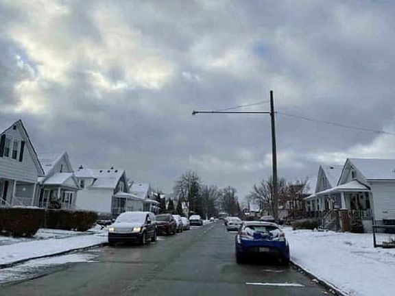 Exterior Neighborhood (street photo)
