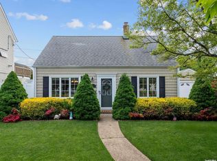 124 Ranch Ln, Levittown, NY 11756