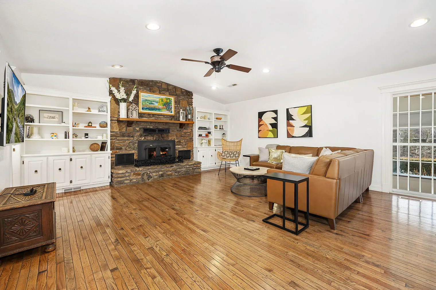 5 bed, 4.0 bath, 4650 sqft, $12,168 — Photo 1