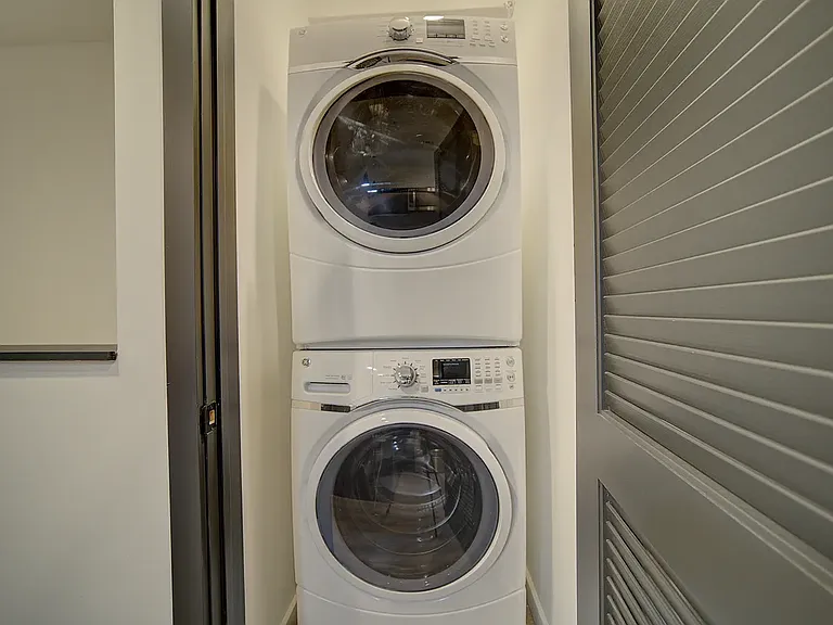 44 N 40th St #C — Photo 16
