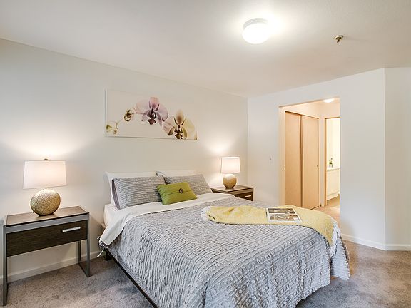 4th image of 7711 NE 175th St #111