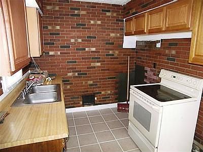 2nd image of 251 N Cherrywood Ave