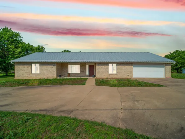 303 N Cherry St, Fairland, OK 74343