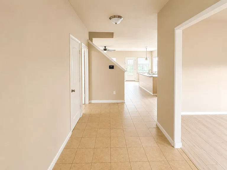 259 Meadowlands Dr — Photo 3