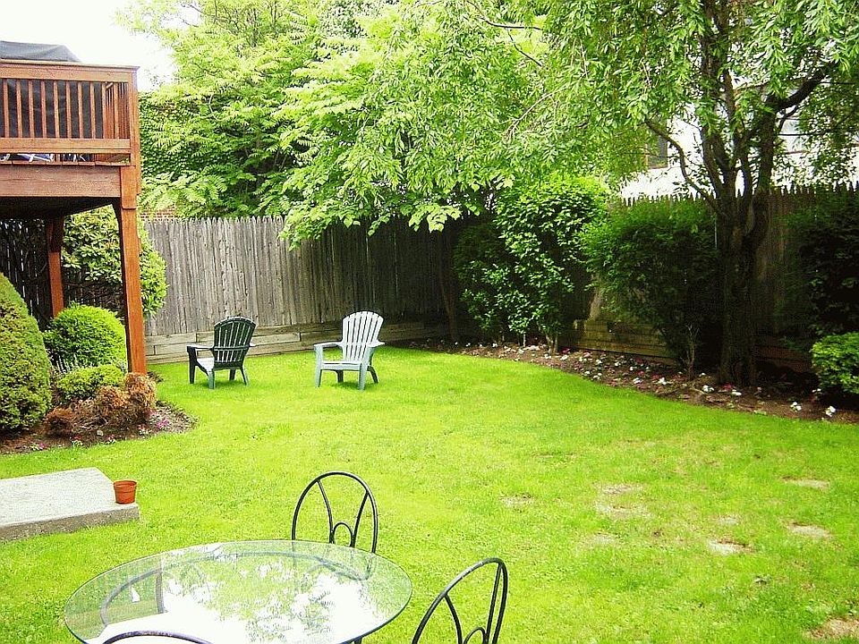 Gorgeous Peaceful Common Yard