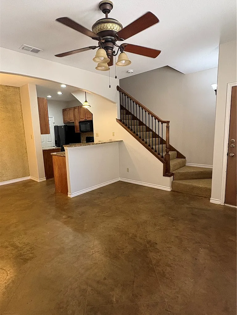3 bed, 2.5 bath, 1432 sqft, $1,795 — Photo 3
