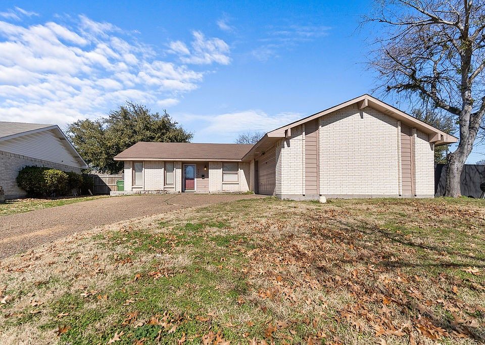 1st image of 825 Greenbriar Dr