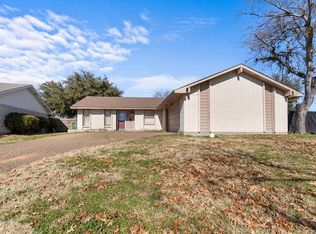 825 Greenbriar Dr, Garland, TX 75043