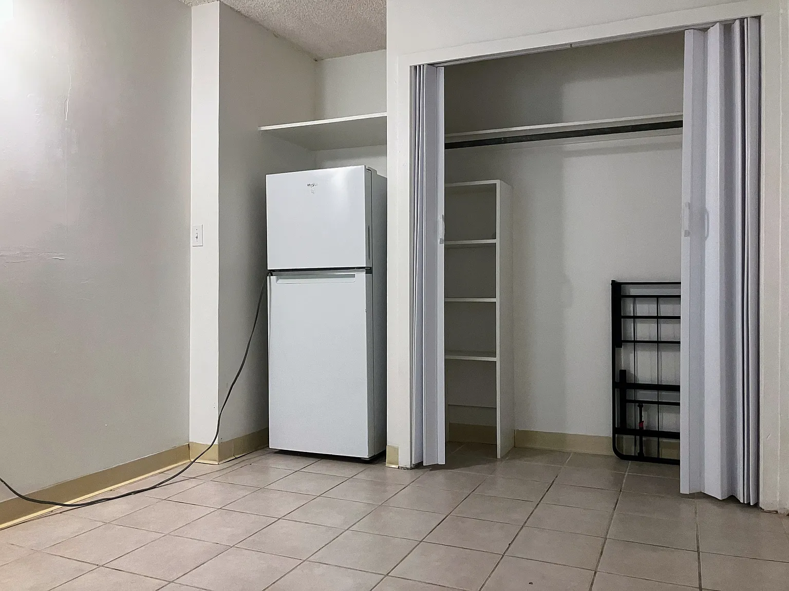 Studio, 180 sqft, $1,075 — Photo 3