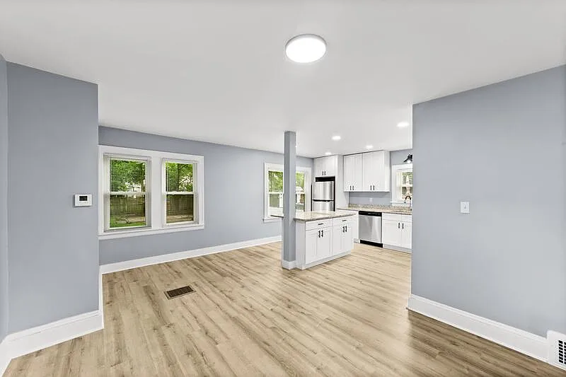 2 bed, 1.0 bath, 1200 sqft, $1,500 — Photo 3
