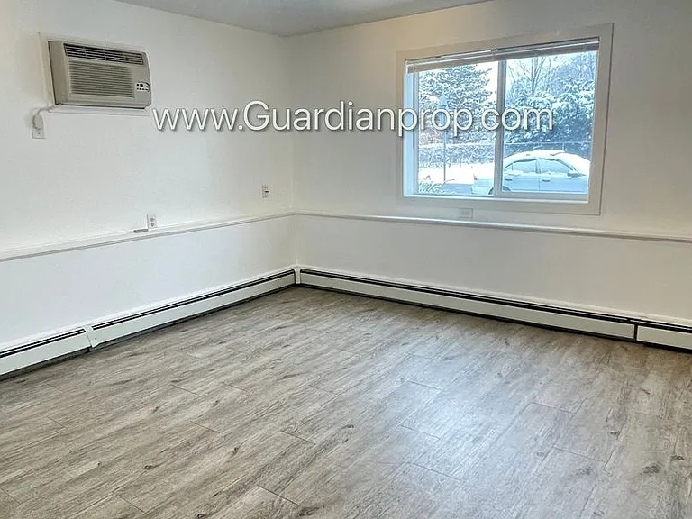 735 Tyler St NE #4 — Photo 6