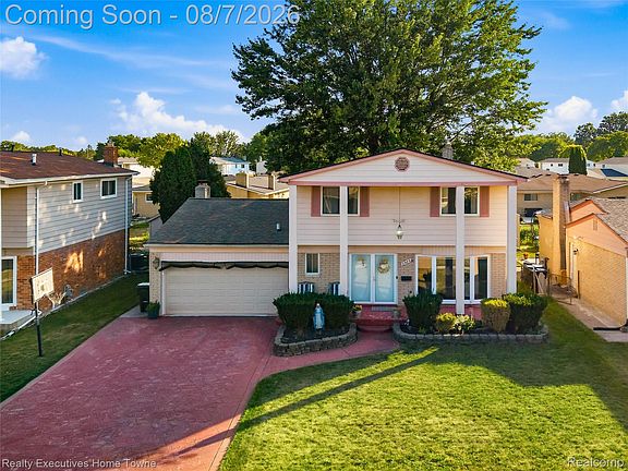 3rd image of 2986 Groves Dr