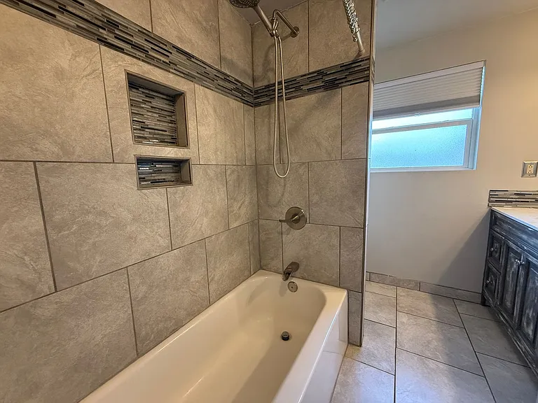 204 Hillcrest Dr — Photo 15