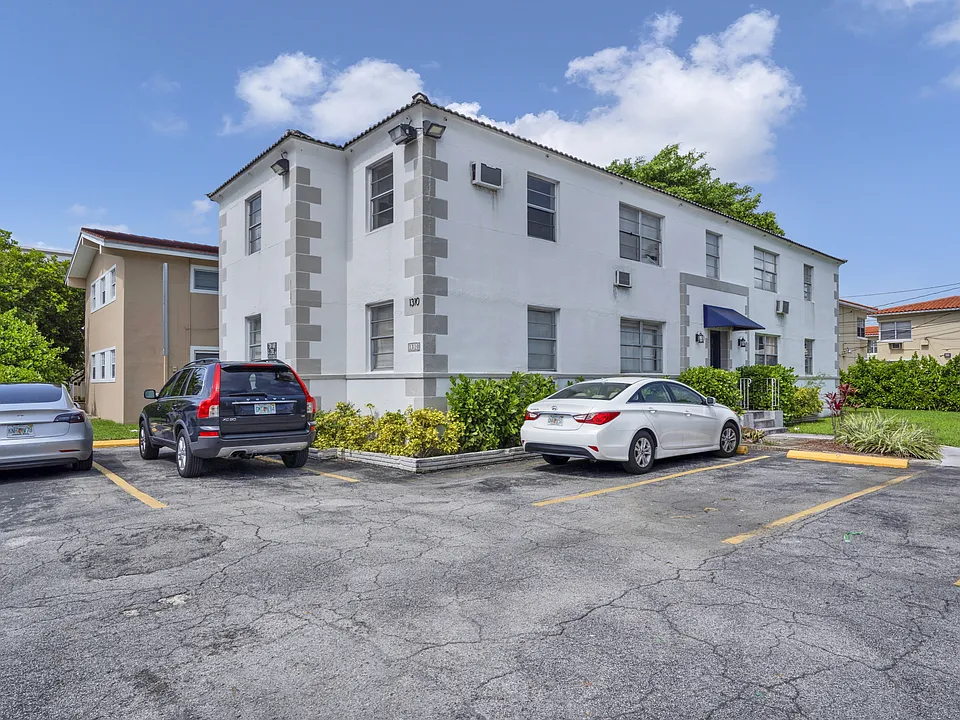 1306 S Douglas Rd #1