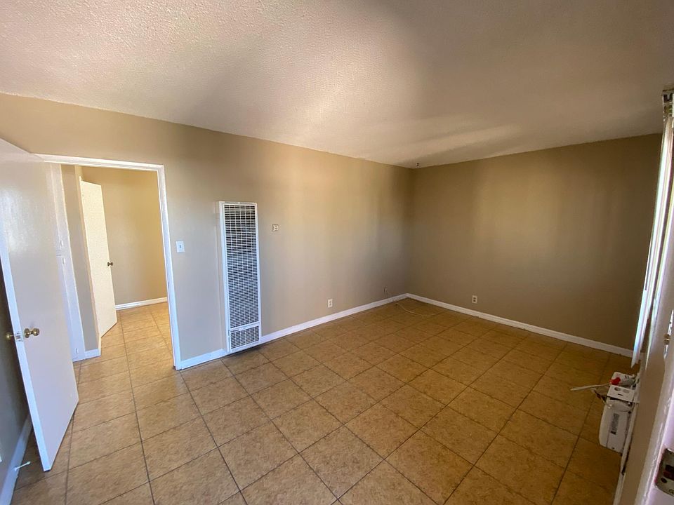 1st image of 7948 Comstock Ave