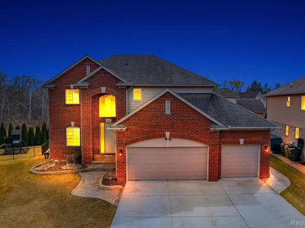4122 Hawks Nest Rd, Shelby Township, MI 48317