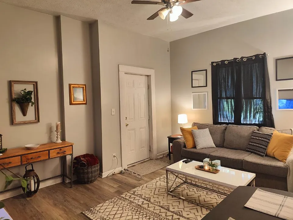 1302 S Belmont Ave #3