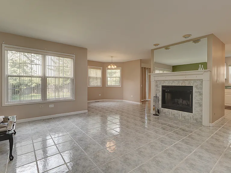 16046 S Fairfield Dr — Photo 3