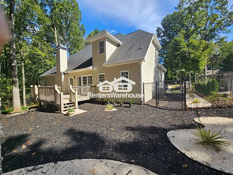 2530 Wellsley Ln — Photo 2