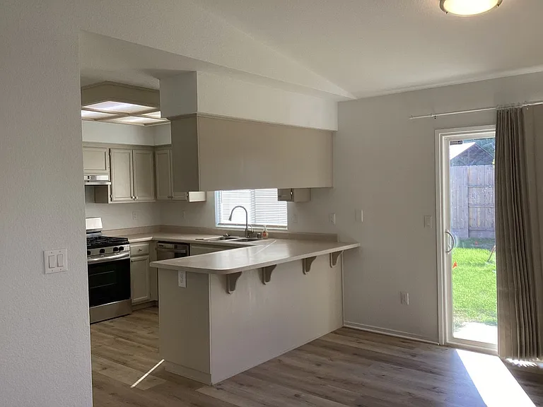 1450 La Jolla Way — Photo 5