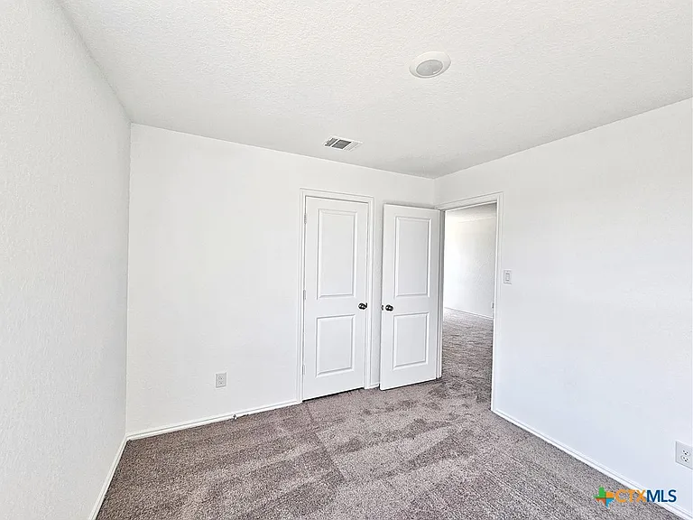 805 Riviera Ct — Photo 17