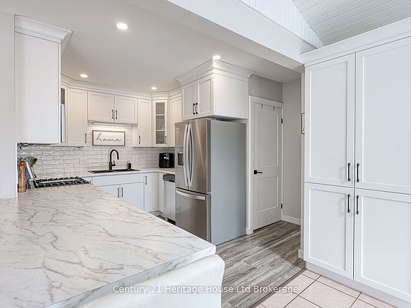 3rd image of 258 Graham St
