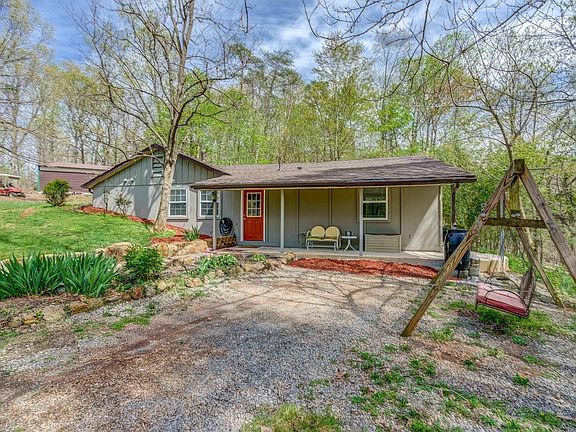 3rd image of 1290 Oak Dr