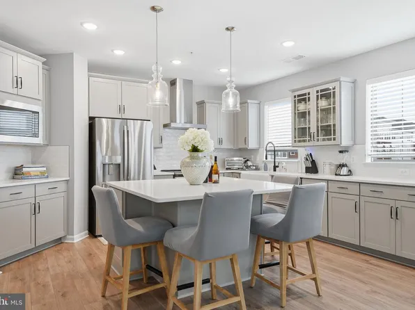 13950 Englefield Dr Unit 302, Woodbridge, VA 22193
