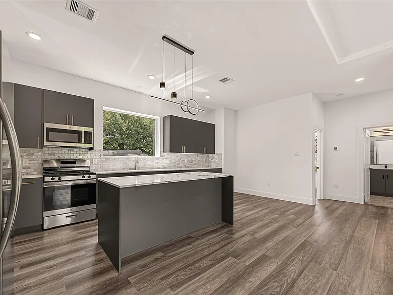 2711 Dennis St — Photo 11