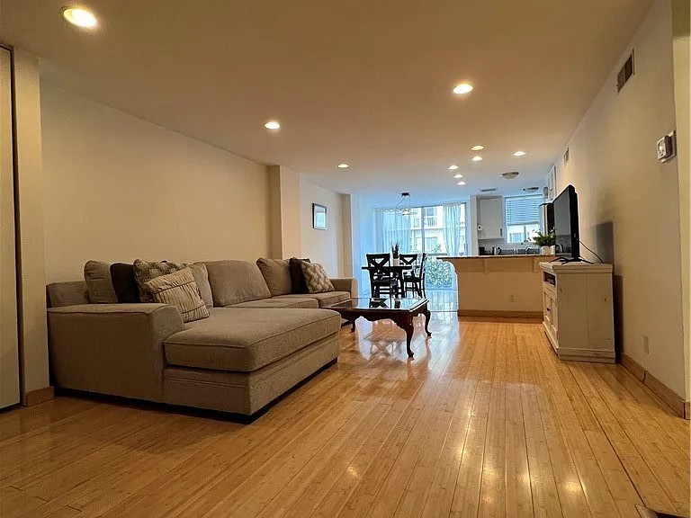 10747 Wilshire Blvd #505 — Photo 8
