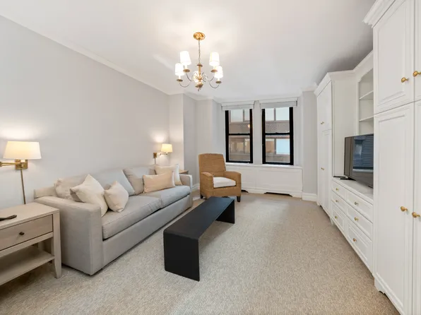 465 Park Avenue image 1 of 5