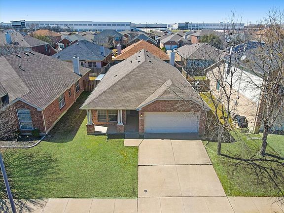 3rd image of 8420 Silverbell Ln