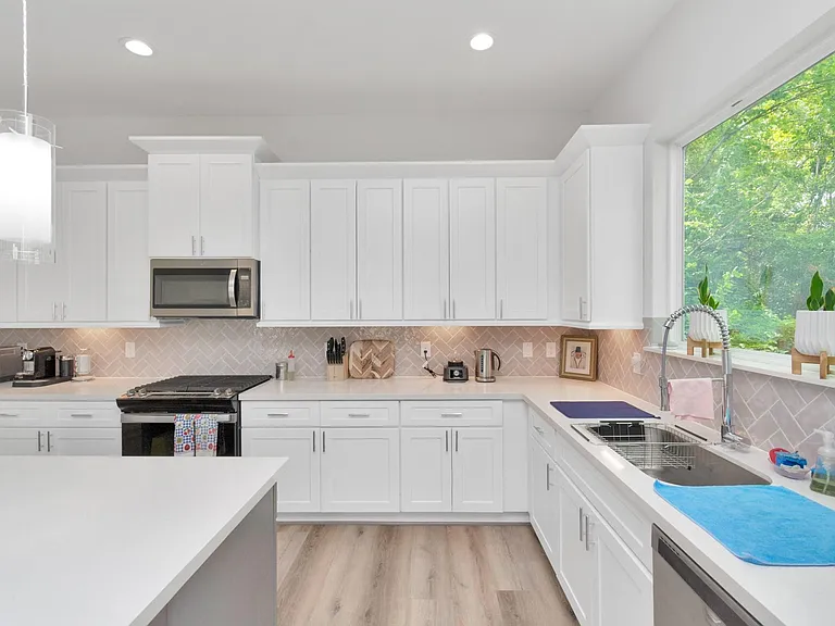3360 Pinemont Dr — Photo 13