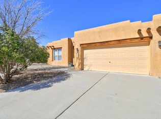 909 Calle Fuerte NE, Albuquerque, NM 87113