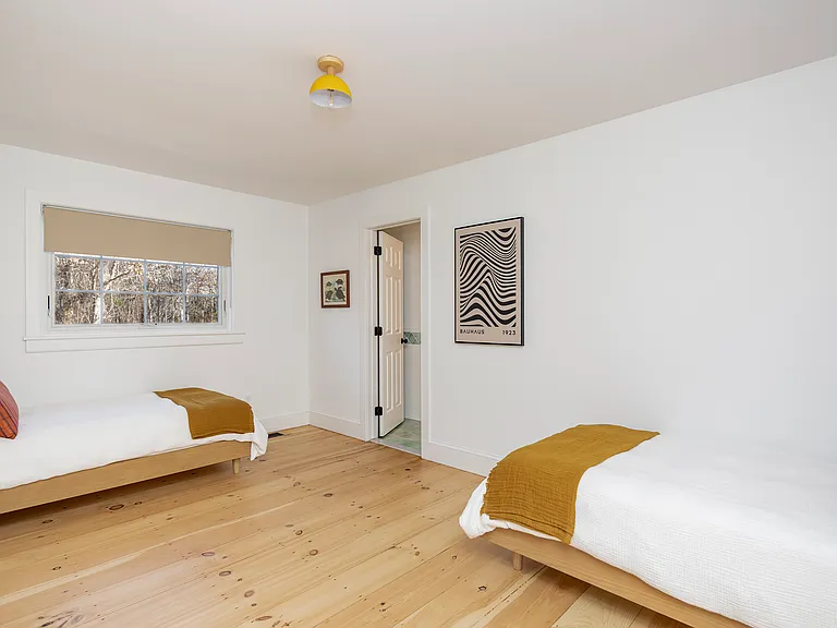 212 Meadows W — Photo 23