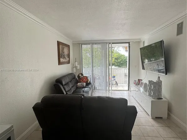8185 NW 7th St APT 207, Miami, FL 33126