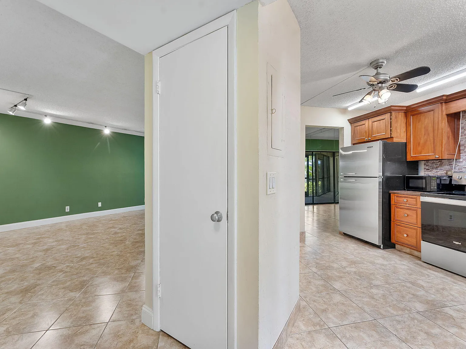 2 bed, 1254 sqft, $2,450 — Photo 3
