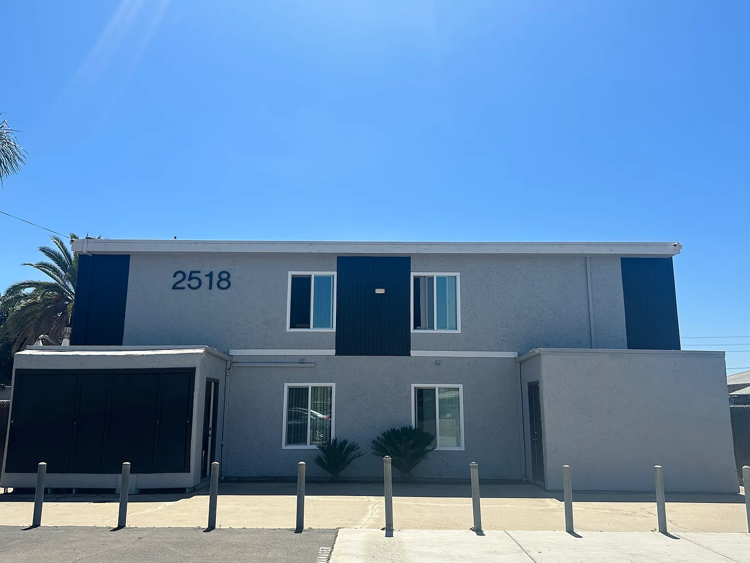 2 bed, 850 sqft, $2,400 — Photo 1