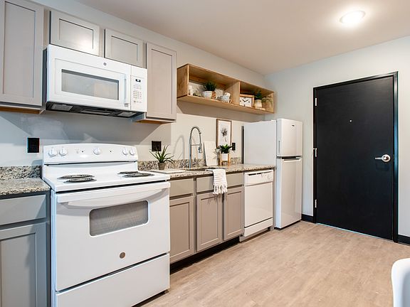 3rd image of 1711 N Vassar Ave #E566ea066