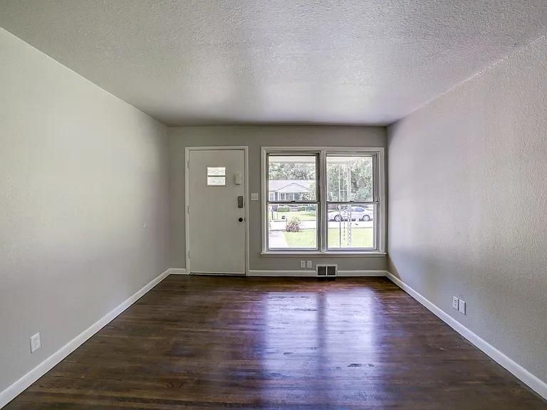 1618 S Ash Pl — Photo 8