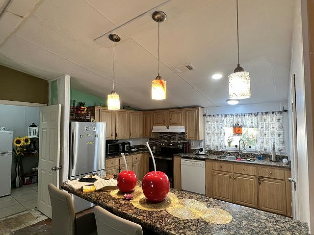 1st image of 128 Rodney Ln #132