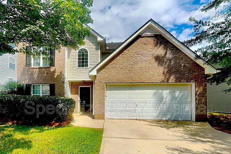 4 bed, 2.5 bath, 2082 sqft, $1,945 — Photo 1