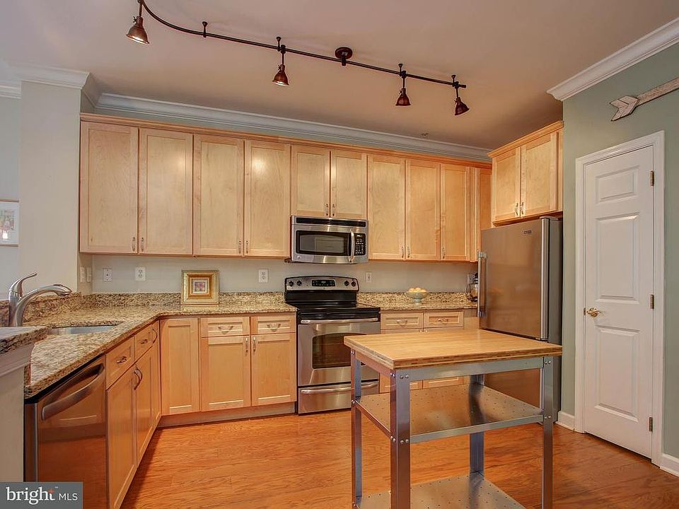 1st image of 801 Pleasant Dr APT 10