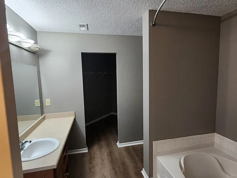 4221 Fletcher Dr — Photo 23