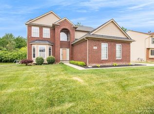 6316 Sadie Ln, Belleville, MI 48111