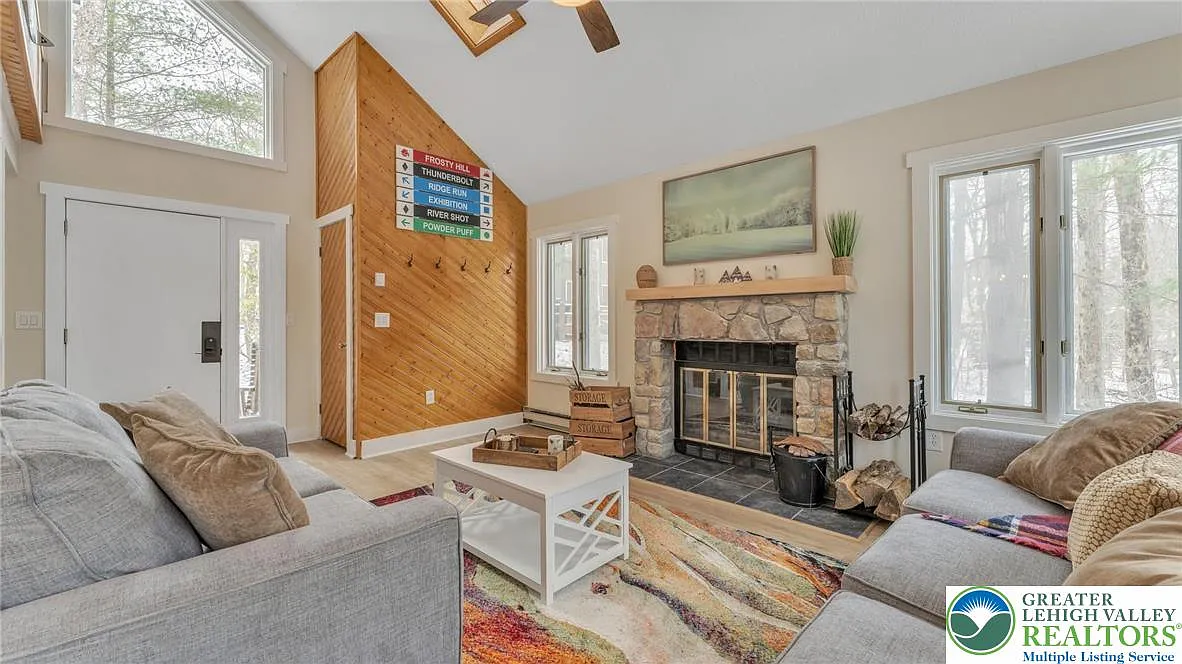 3 bed, 2.0 bath, 1568 sqft, $2,250 — Photo 3